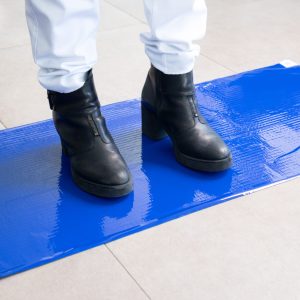Decontaminating mat